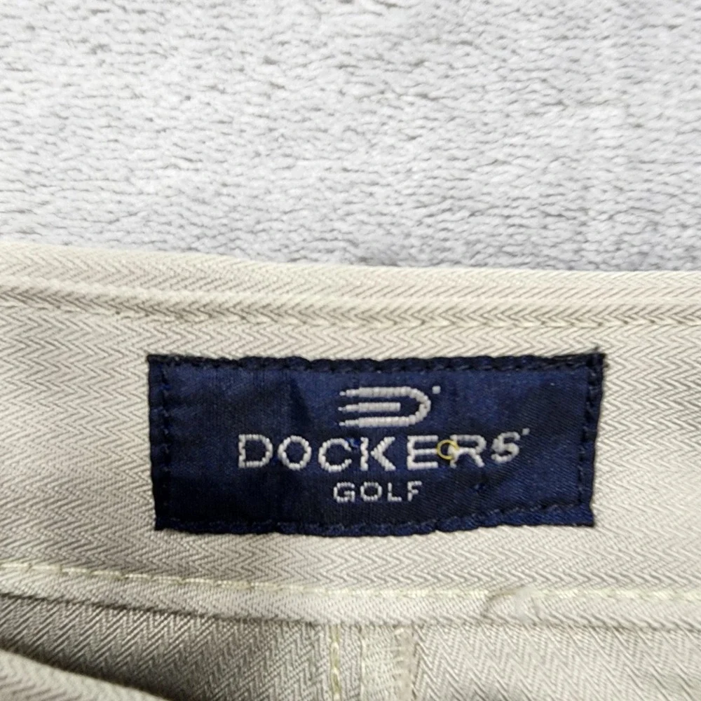 Dockers Golf Shorts Mens 36 Beige Pleated Microfiber Chino Relaxed 10 Inseam